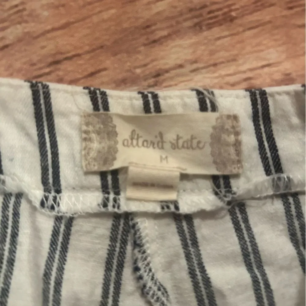 Altar’d State women’s navy/white pin striped skirt size medium
